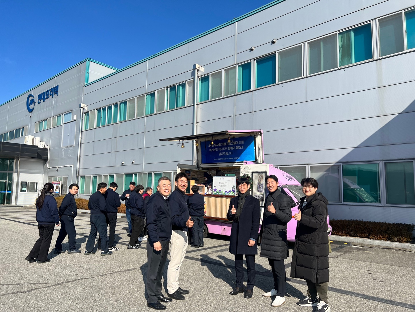 2024.12.09 현대자동차·기아 구매본부 상생협력실 커피차 지원 2.jpg